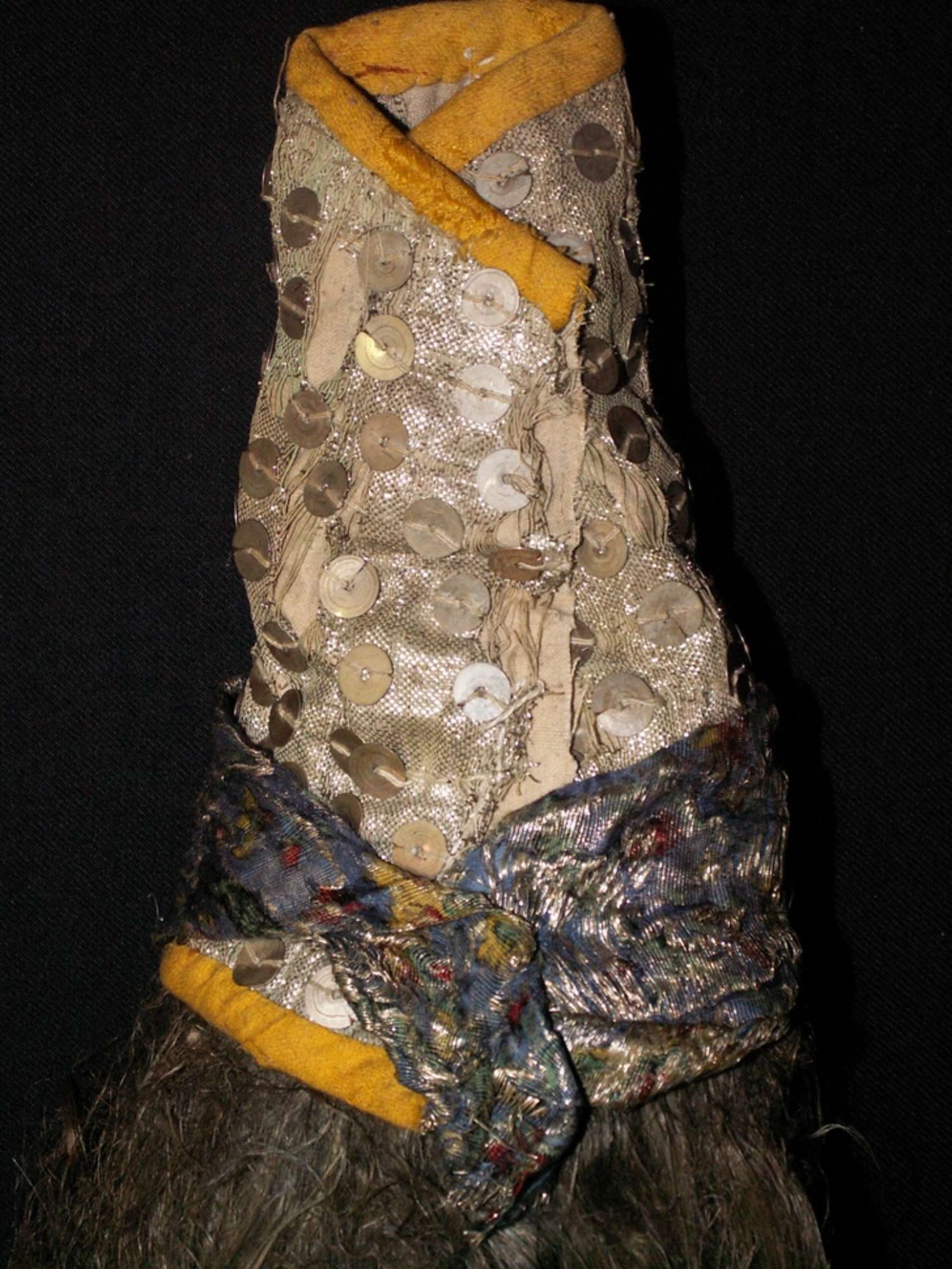 Particolare del copricapo retro dopo il restauro